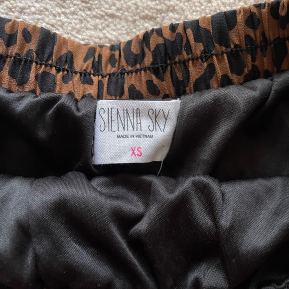 Sienna Sky leopard ruffle shorts size xs - Picture 3 of 4